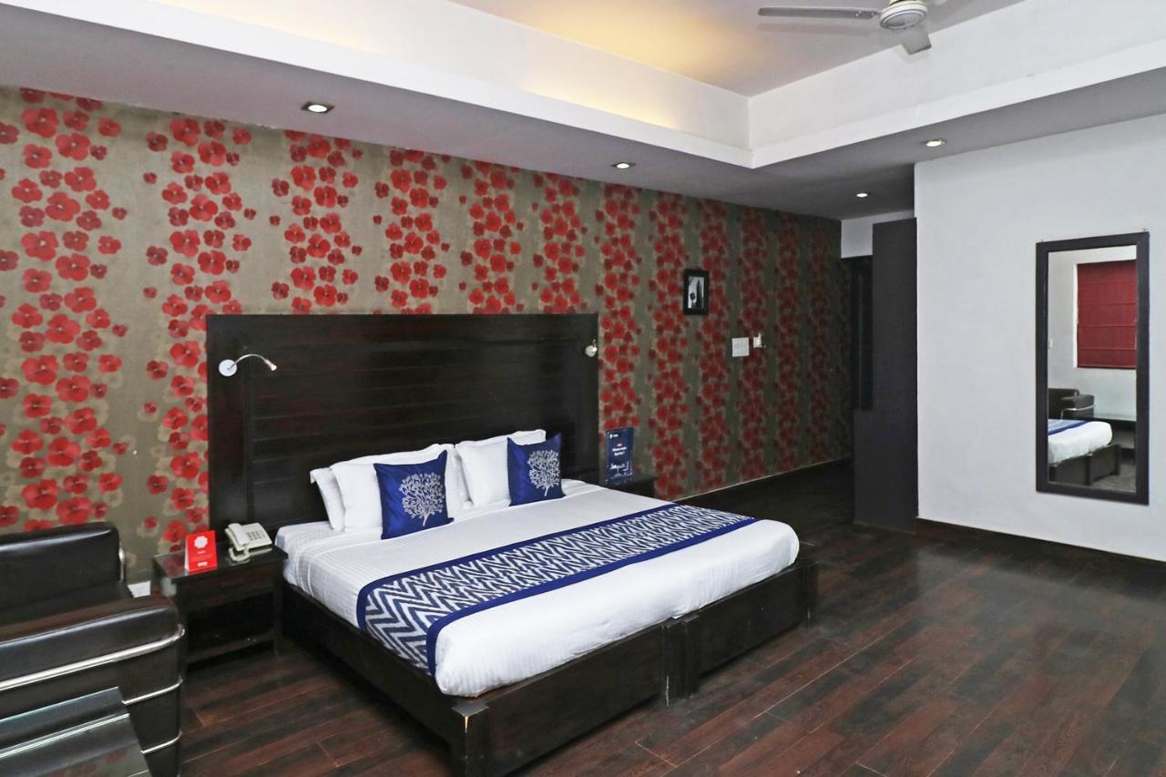 Hotel Chalet New Delhi Eksteriør bilde
