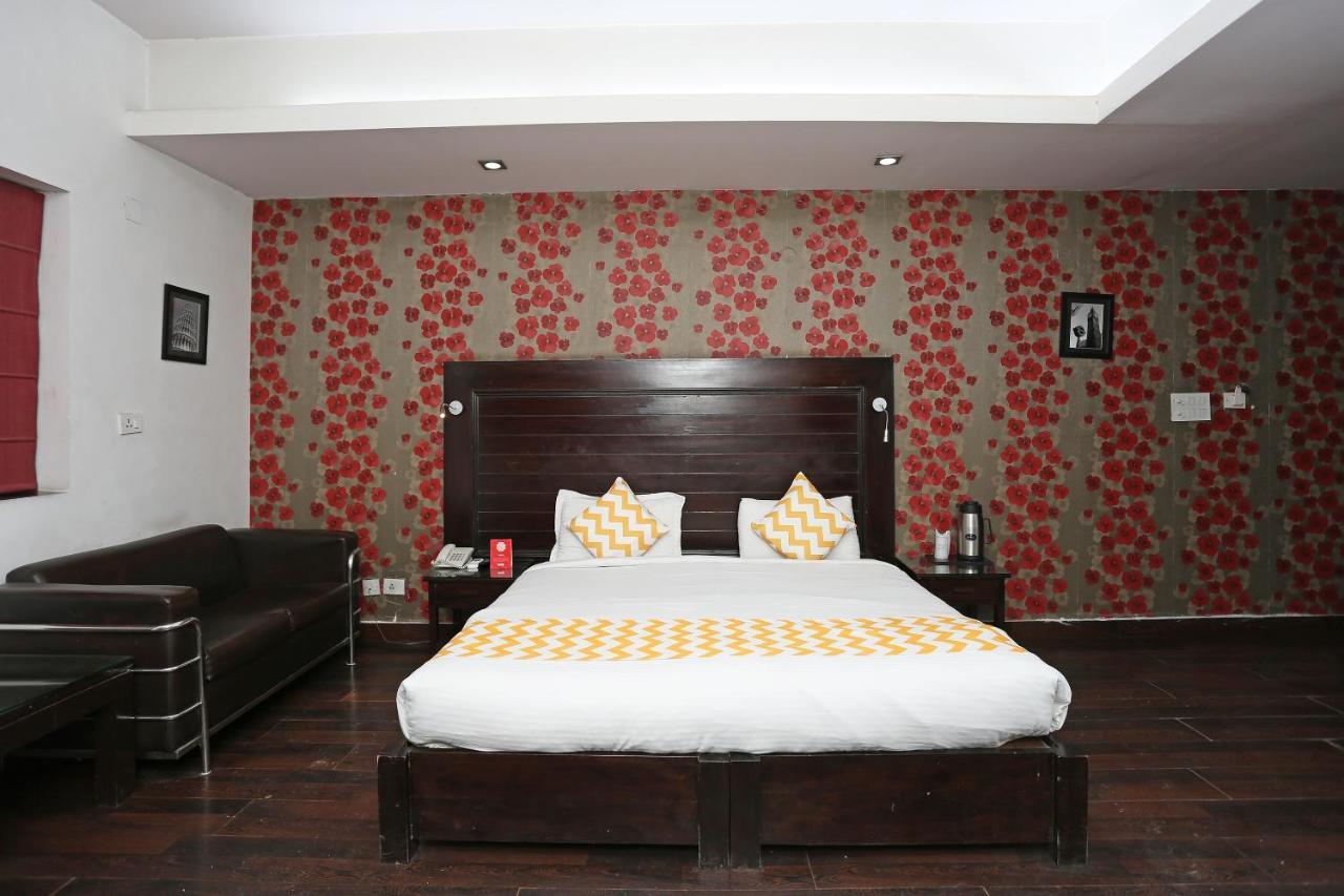 Hotel Chalet New Delhi Eksteriør bilde