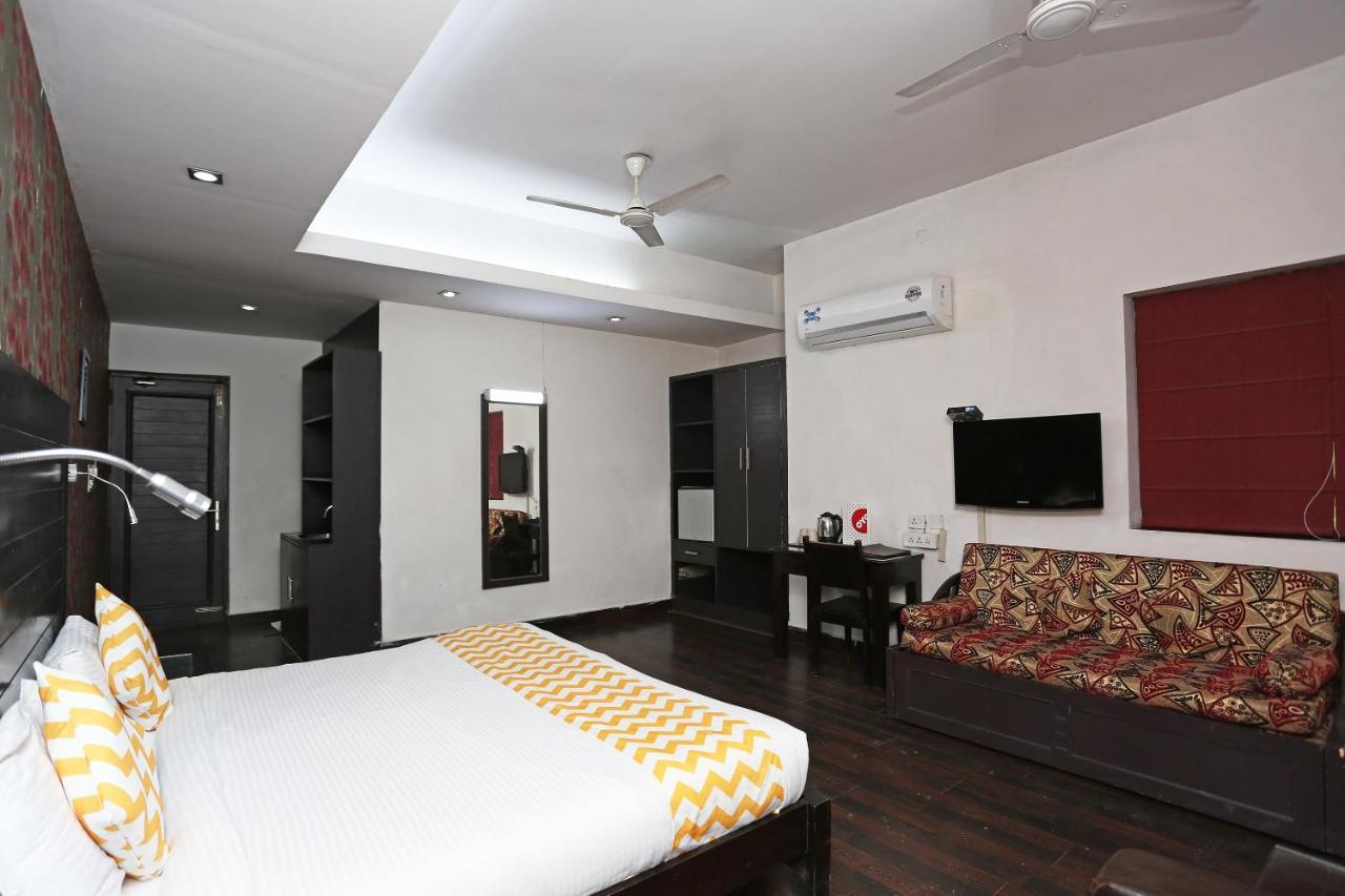 Hotel Chalet New Delhi Eksteriør bilde