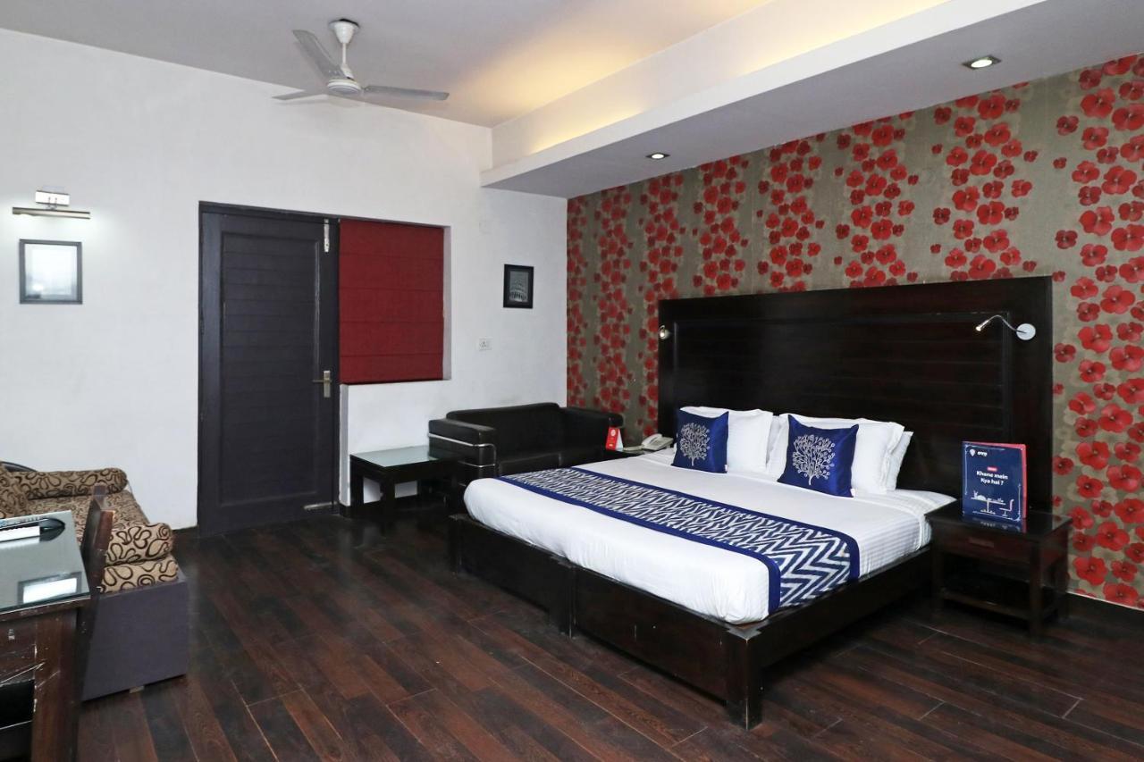Hotel Chalet New Delhi Eksteriør bilde
