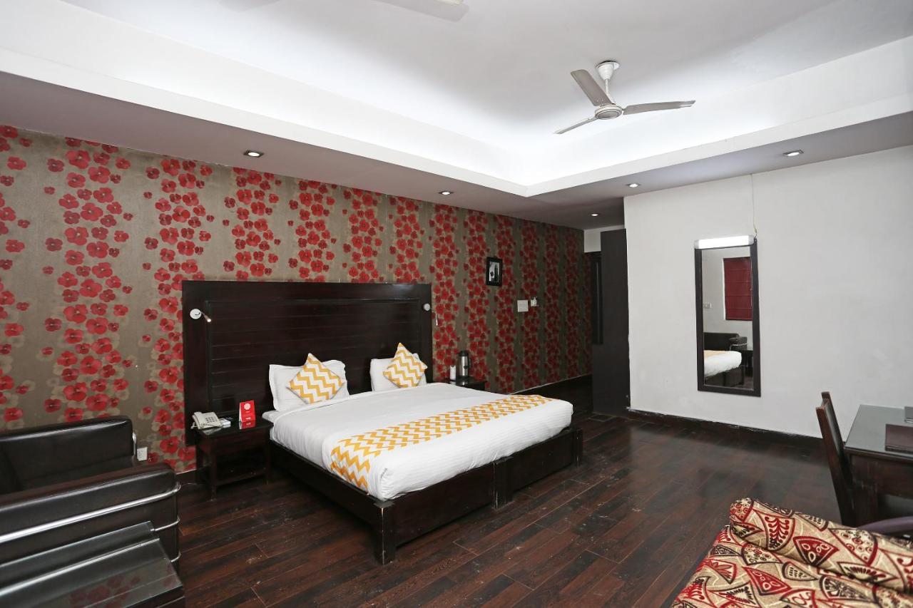 Hotel Chalet New Delhi Eksteriør bilde
