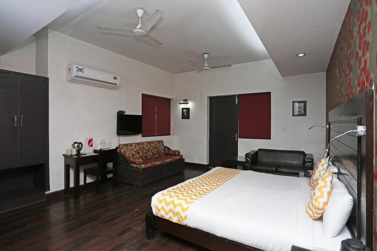 Hotel Chalet New Delhi Eksteriør bilde