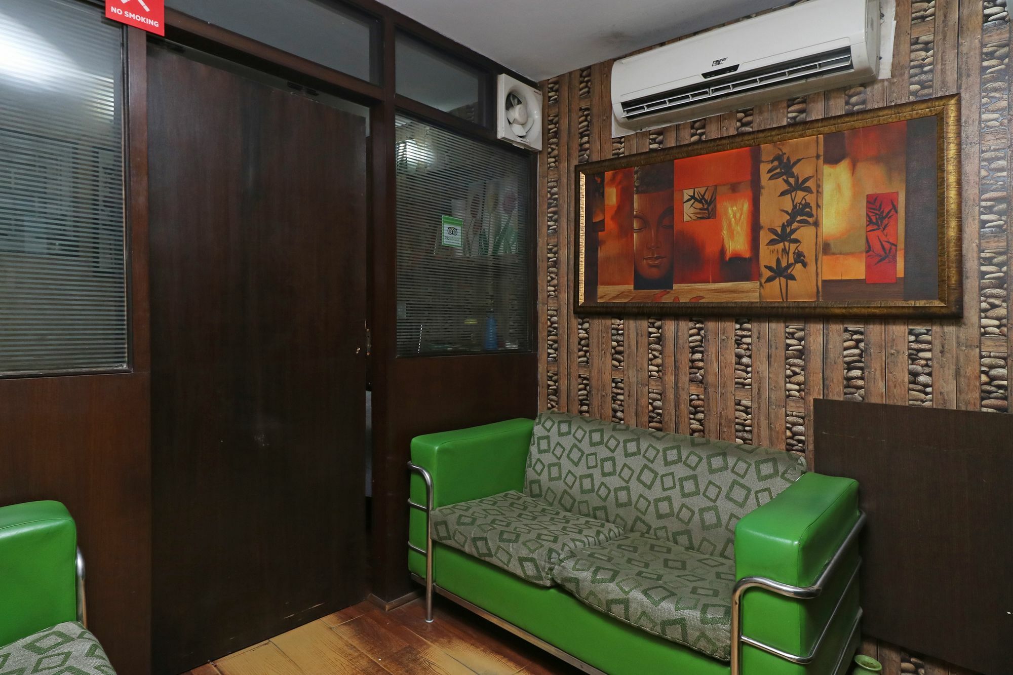 Hotel Chalet New Delhi Eksteriør bilde