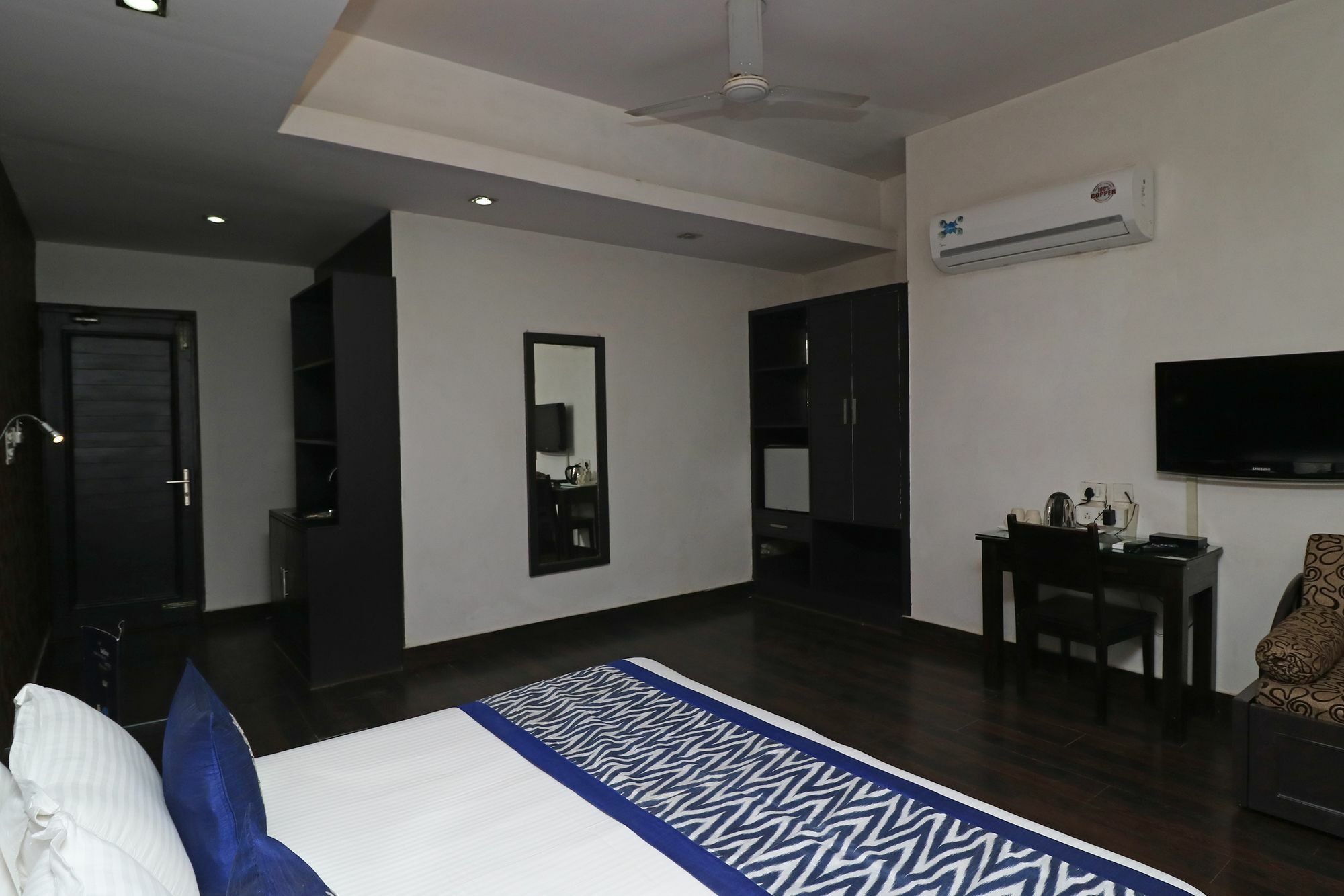 Hotel Chalet New Delhi Eksteriør bilde