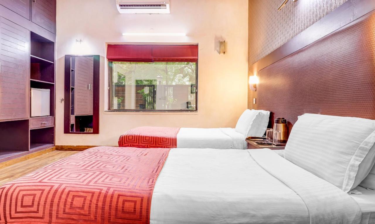 Hotel Chalet New Delhi Eksteriør bilde