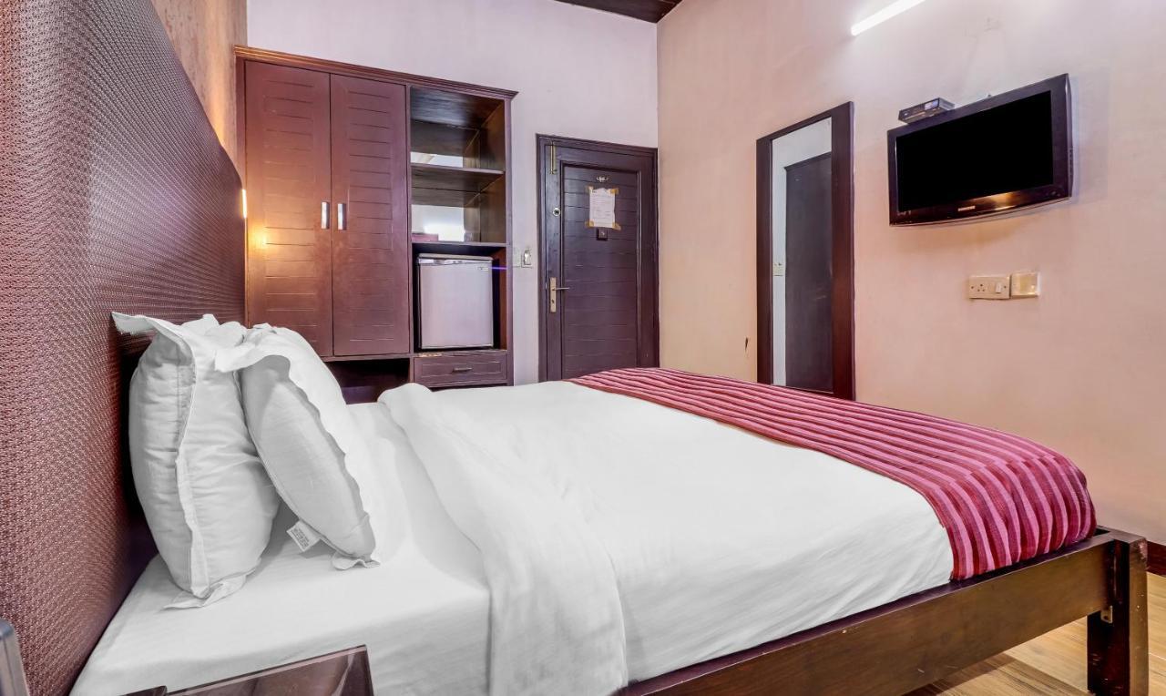 Hotel Chalet New Delhi Eksteriør bilde