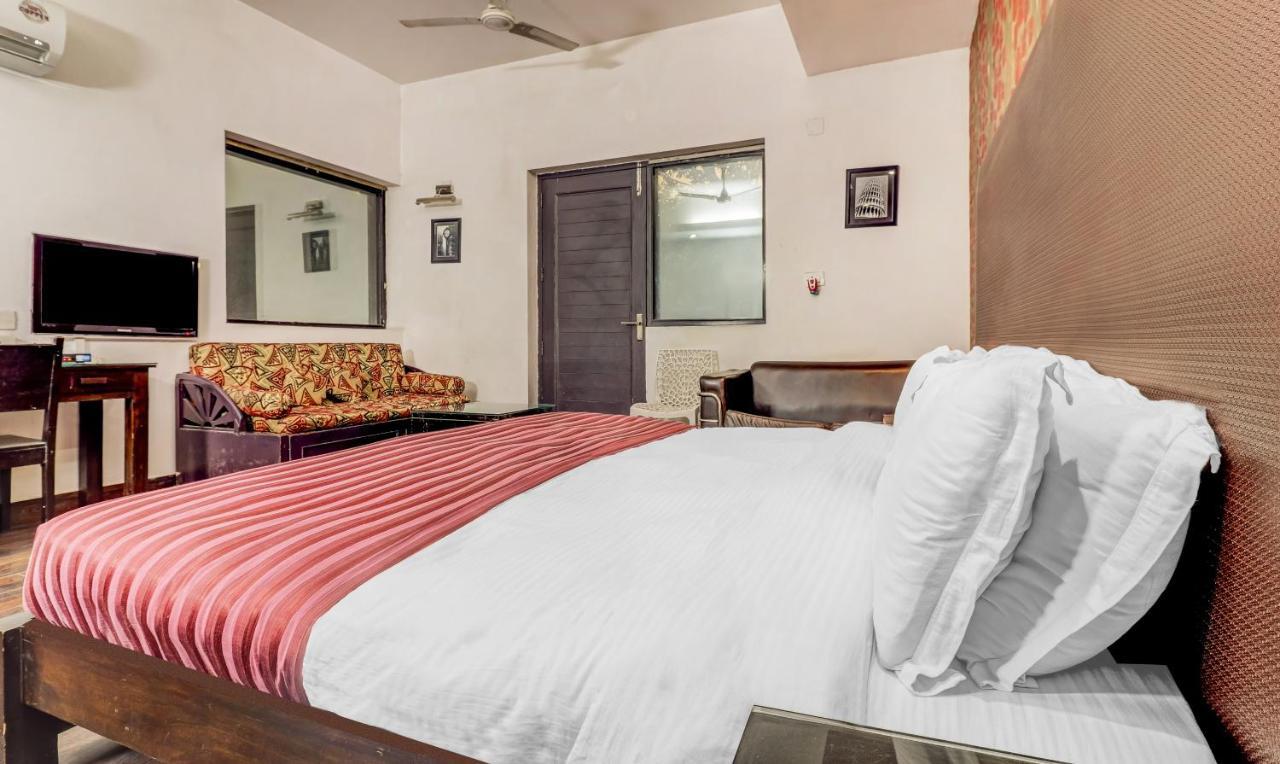 Hotel Chalet New Delhi Eksteriør bilde