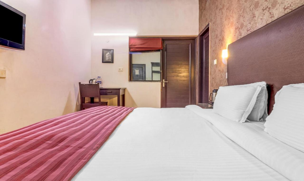 Hotel Chalet New Delhi Eksteriør bilde