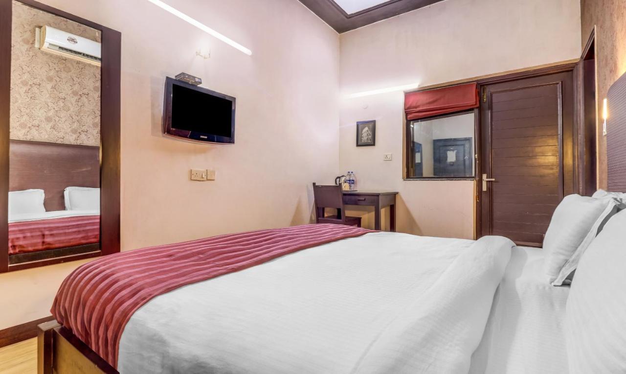 Hotel Chalet New Delhi Eksteriør bilde